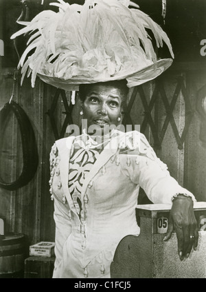 PEARL BAILEY (1918-1990) chanteuse et actrice du film nous dans le stade 1967 Hello Dolly ! Banque D'Images