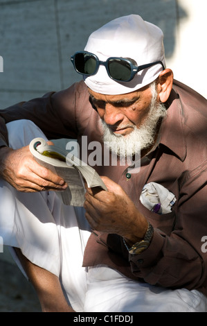 Un homme âgé, Fort, Mumbai, Inde Banque D'Images