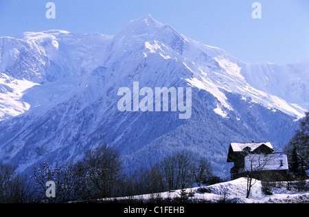 France, Haute Savoie, Saint Gervais les Bains, chalet face au Mont Blanc Banque D'Images