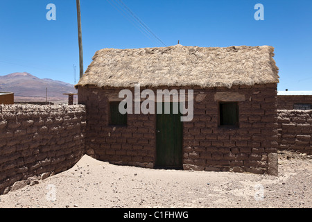 Maison d'Adobe, Chiguana, la Bolivie, l'Amérique du Sud. Banque D'Images