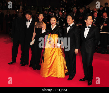 Eriq Ebouaney, Ok-bin Kim, Kang-ho Song, Kim Hae-Sook, Ha-kyun Shin Le Festival du Film de Cannes 2009 - Jour 3 - Premiere "soif" Banque D'Images