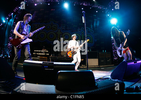 Nick Wheeler, Tyson Ritter et Chris Gaylor de Bézu live au Z-100's Zootopia 2009 concert à Banque D'Images