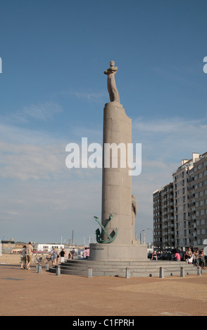 Le Zeeliedenmonument ('Sailors Monument') sur la promenade au-dessus de la plage principale d'Ostende, Belgique. Août 2010 Banque D'Images