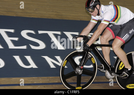 Sir Chris Hoy vélodrome de Manchester uk world cup 2011 maillot arc-en-ciel vêtu du champion du monde Banque D'Images