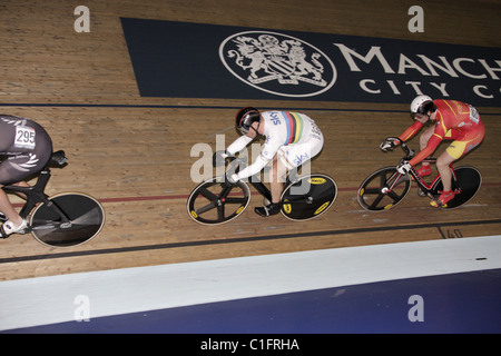 Sir Chris Hoy vélodrome de Manchester uk world cup 2011 maillot arc-en-ciel vêtu de champion du monde de la concurrence keirin Banque D'Images