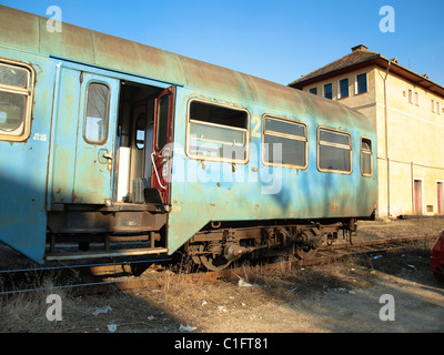 Ancienne gare, stationné en Europe de l'Est. Banque D'Images