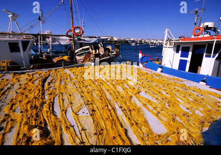 La Grèce, Îles Cyclades, l'île de Milos, Adamas, le port principal de l'île Banque D'Images