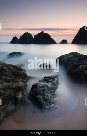 Twilight à Soar Mill Cove sur South Hams, Devon, Angleterre. L'automne (septembre) 2010. Banque D'Images
