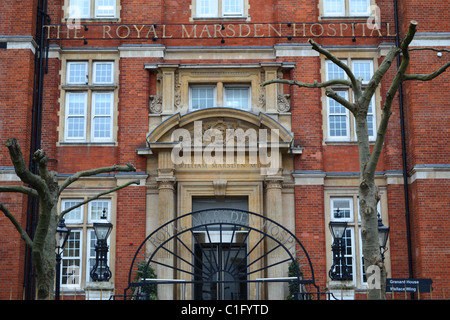 Entrée de l'Hôpital Royal Marsden, Fulham Road, Kensington & Chelsea, London, UK et euro TYRES LUCIS Banque D'Images