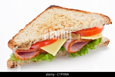 Sandwich au jambon et légumes sur fond blanc Banque D'Images