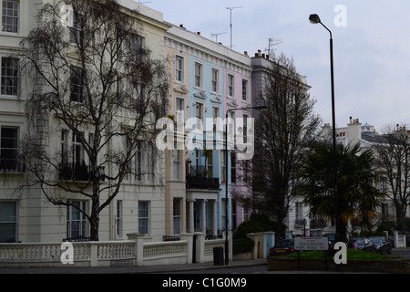 Maisons en stuc coloré dans Notting Hill London UK ARTIFEX LUCIS Banque D'Images