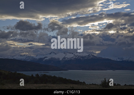 Le Chili, le coucher du soleil au lac Lago General Carrera, Patagonie Banque D'Images