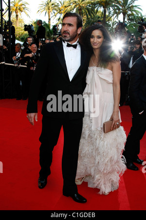 Eric Cantona et Rachida Brakni 2009 Cannes International Film Festival - Jour 6 Première de 'Looking for Eric - Arrivées Banque D'Images