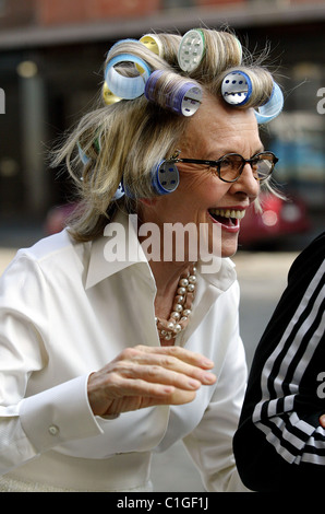 Diane Keaton, avec les bigoudis sur le film ensemble de leur film 'Morning Glory' la ville de New York, USA - 27.05.09 : Banque D'Images