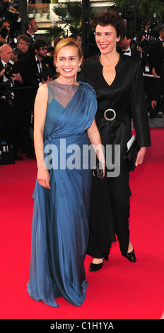 Sandrine Bonnaire et guest 2009 Cannes International Film Festival - Jour 10 - Première de 'l'Imaginarium du docteur Parn' - Banque D'Images