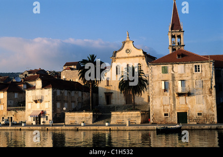 La Croatie, Dalmatie du Nord, île de Brac, Supetar Harbour Banque D'Images