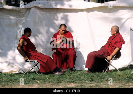 France, Paris, Phuntsok lama et les moines dans la pagode du bois de Vincennes pendant la festival tibétain Banque D'Images