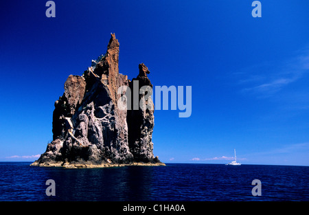 Italie, Sicile, Îles Éoliennes, l'île de Stromboli, le Strombolicchio rock Banque D'Images