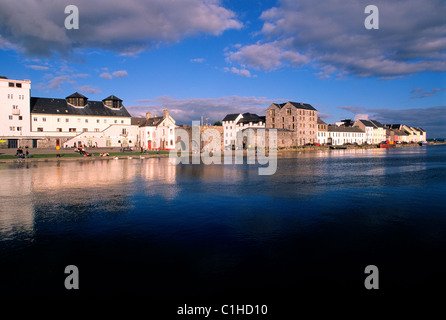 République d'Irlande, la région de l'Ouest, comté de Galway, Galway, Longue Marche vue depuis Claddagh Quay Banque D'Images