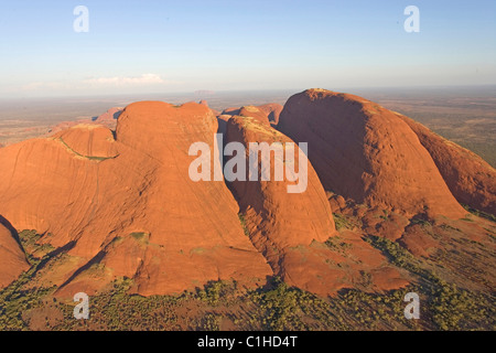 L'Australie, Territoire du Nord, le Parc national Uluru Kata Djuta, Olgas au crépuscule (vue aérienne) Banque D'Images