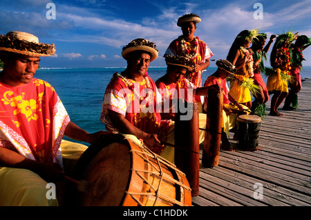 France, Polynésie Française, îles de la société, l'île de Huahine, les danseurs du village de Parea Banque D'Images