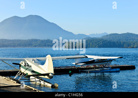 Les hydravions à quai à Tofino, sur la côte Pacifique de la Colombie-Britannique, Canada Banque D'Images