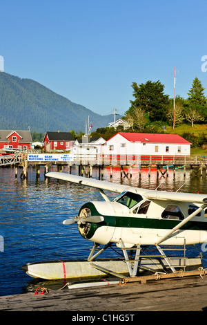 Seaplane à quai à Tofino, sur la côte Pacifique de la Colombie-Britannique, Canada Banque D'Images