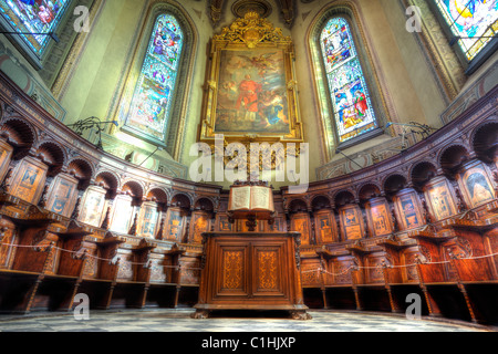 Vue de l'intérieur de la cathédrale San Lorenzo (aka Alba Cathédrale) à Alba, Italie. Banque D'Images