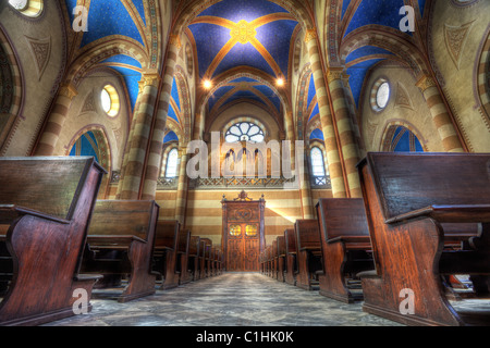 Vue de l'intérieur de la cathédrale San Lorenzo (aka Alba Cathédrale) à Alba, Italie. Banque D'Images