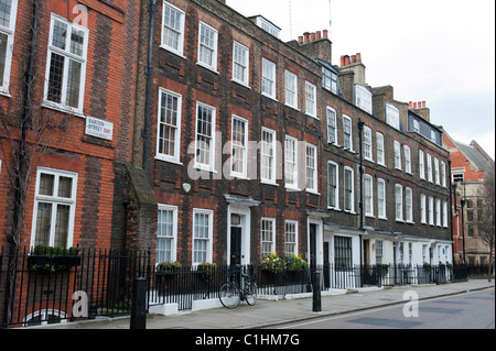 Rangée de maisons mitoyennes dans Barton Street, Westminster, London Banque D'Images