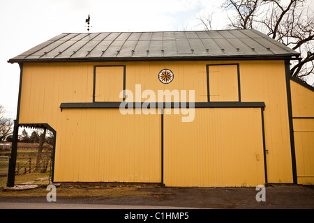 Amish traditionnelle grange avec signe hexagonal Mascot, PA Banque D'Images