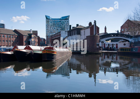 Rue de gaz dans le centre du bassin de Birmingham, en Angleterre. Banque D'Images