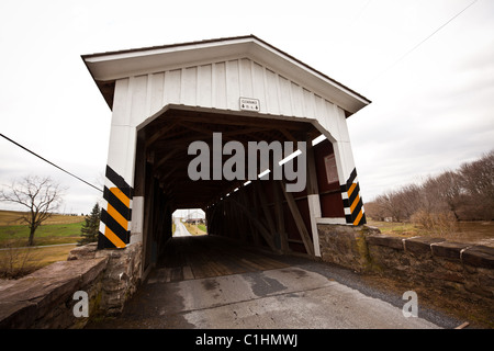 Weaver's Mill Covered Bridge Blue Ball, PA Banque D'Images