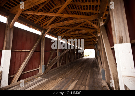 Weaver's Mill Covered Bridge Blue Ball, PA Banque D'Images