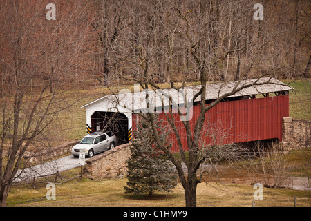 Weaver's Mill Covered Bridge Blue Ball, PA Banque D'Images