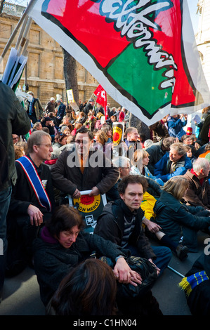 Paris, France, les Français qui manifestent contre l'énergie nucléaire, la démonstration des foules, sit-in Banque D'Images