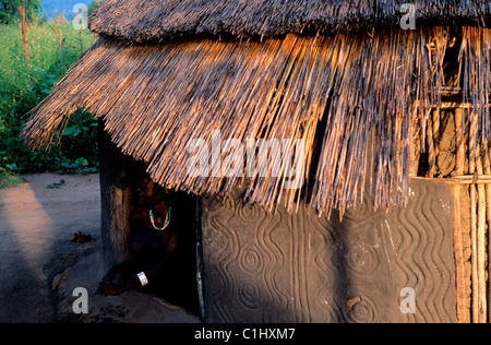 L'Éthiopie, l'État, région Ilubador Itang Nuer, village au bord de la rivière de Barro Banque D'Images