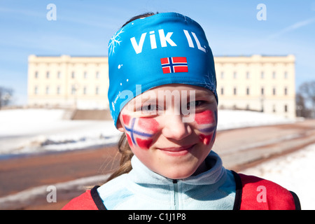 Fille norvégienne avec drapeau national norvégien peint sur le visage à Slottsparken, Oslo. Photo:Jeff Gilbert Banque D'Images