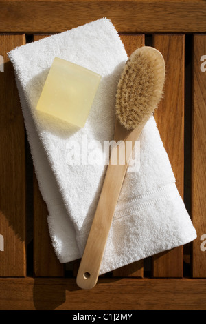 Une brosse, du savon et serviette Banque D'Images