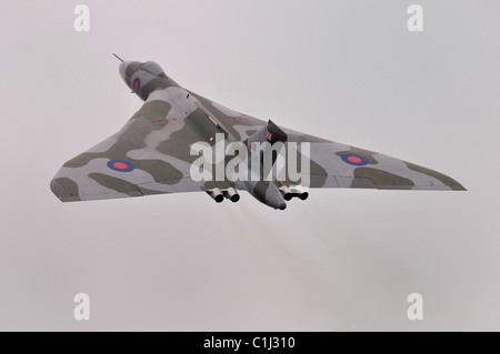 RAF Vulcan Bomber au décollage Banque D'Images