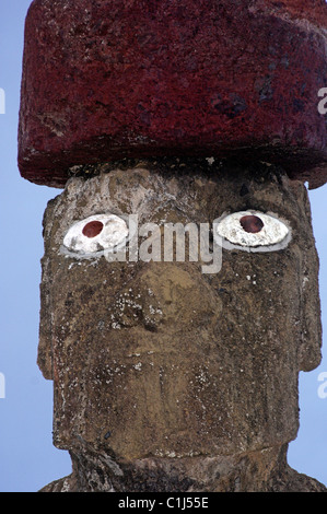 Le Chili, l'île de Pâques, l'ahu Tahai est un groupe de Moai près de Hanga Roa, la seule ville dans l'île Banque D'Images