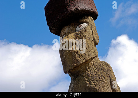 Le Chili, l'île de Pâques, l'ahu Tahai est un groupe de Moai près de Hanga Roa, la seule ville dans l'île Banque D'Images