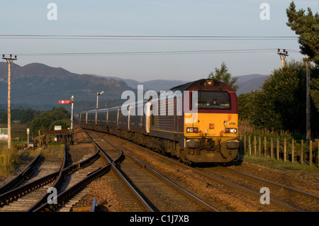 Caledonian sleeper 67,67011,classe,près de Kingussie, highlands,suis,septembre 2010 7,10 Banque D'Images