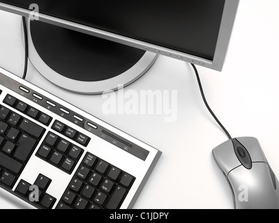 Moniteur PC,souris et moniteur sur le bureau blanc, frais généraux shot,pour les affaires ou les thèmes de l'ordinateur Banque D'Images