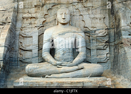 Bouddha assis en Padmasana, Gal Vihara, vers 12e siècle, Polonnaruwa, Sri Lanka. Banque D'Images