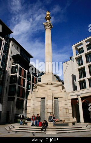 Les 23m de hauteur colonne carré Paternoster près de la cathédrale St Paul dans la ville de Londres. Banque D'Images