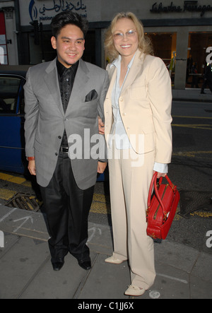 Prince Azim et Faye Dunaway, assiste à la fête de lancement pour le prince de GCM, Londres, Angleterre - 11.06.09 : Banque D'Images