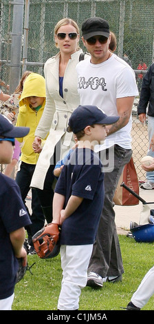 Abbie Cornish, Ava Elizabeth Phillippe et Ryan Phillippe Ryan Phillippe regarde son fils d'un match de baseball avec sa petite amie Banque D'Images