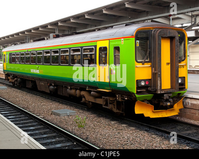 Seule unité de trains de banlieue diesel utilisé sur la ligne de chemin de fer entre Nottingham et Matlock est exploité par trains Midands UK Banque D'Images