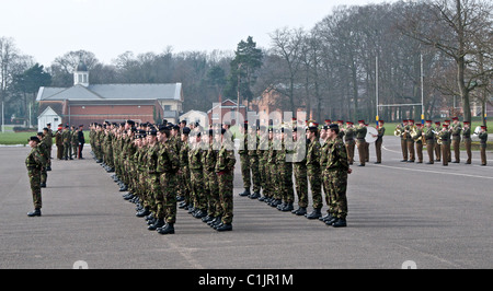 Université de Londres Officers' Training Corps Société Athlone Passer Parade à l'Académie Militaire Royale de Sandhurst, 20/3/2011 Banque D'Images